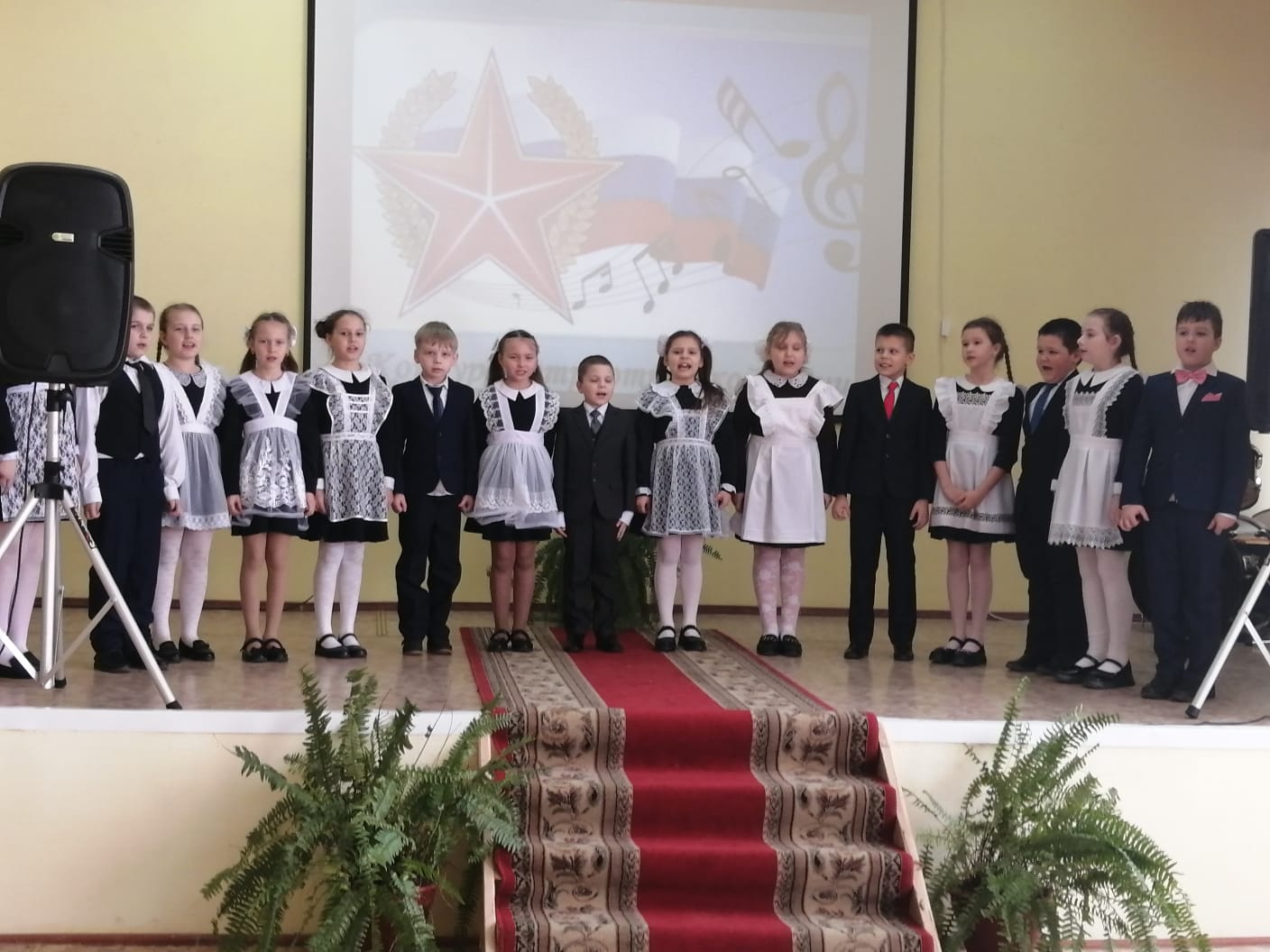 Конкурс патриотической песни и стихотворения.