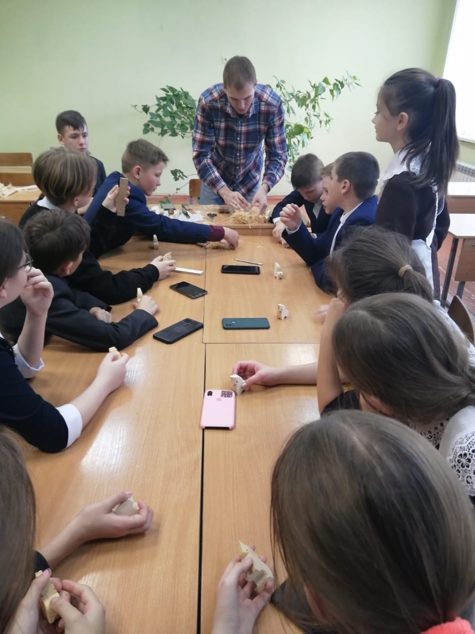 Представители Поволжского центра культур финоугорских народов г. Саранска  провели с учащимися  мастер- классы.
