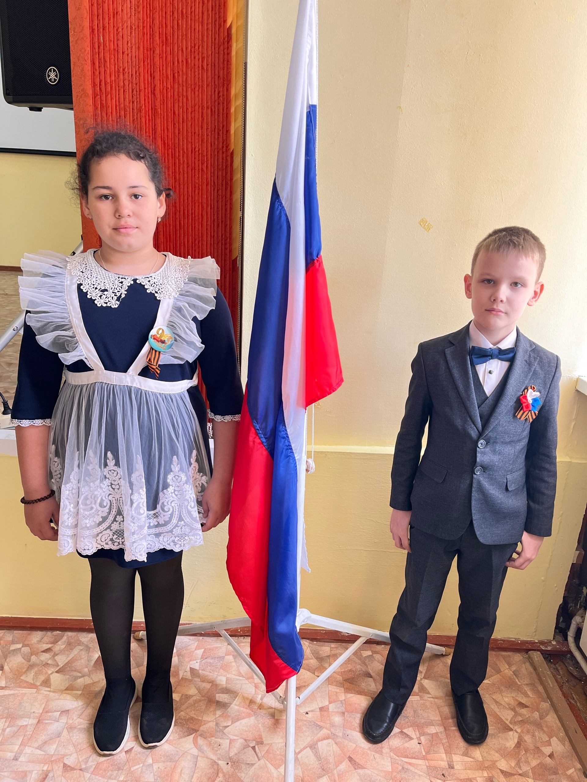 Церемония поднятия флага РФ.